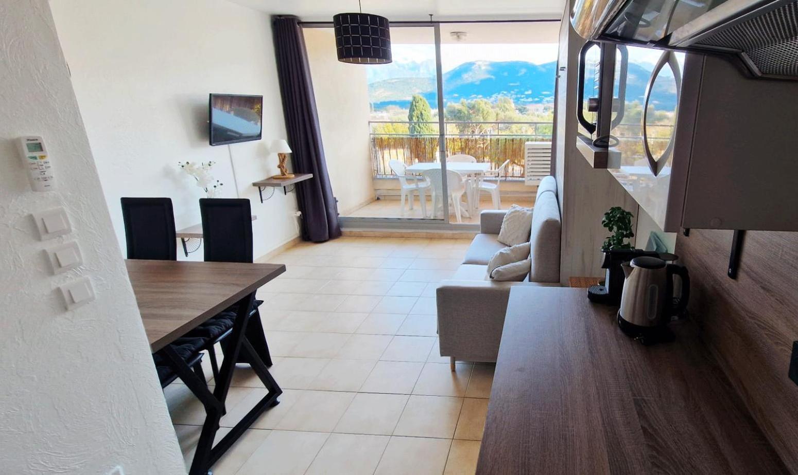 קאלבי Residence Les Mimosas מראה חיצוני תמונה